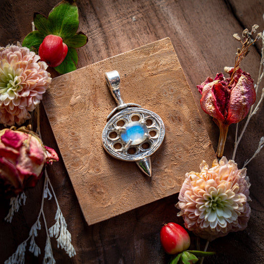 Boudica Labradorite | Fine Silver Pendant